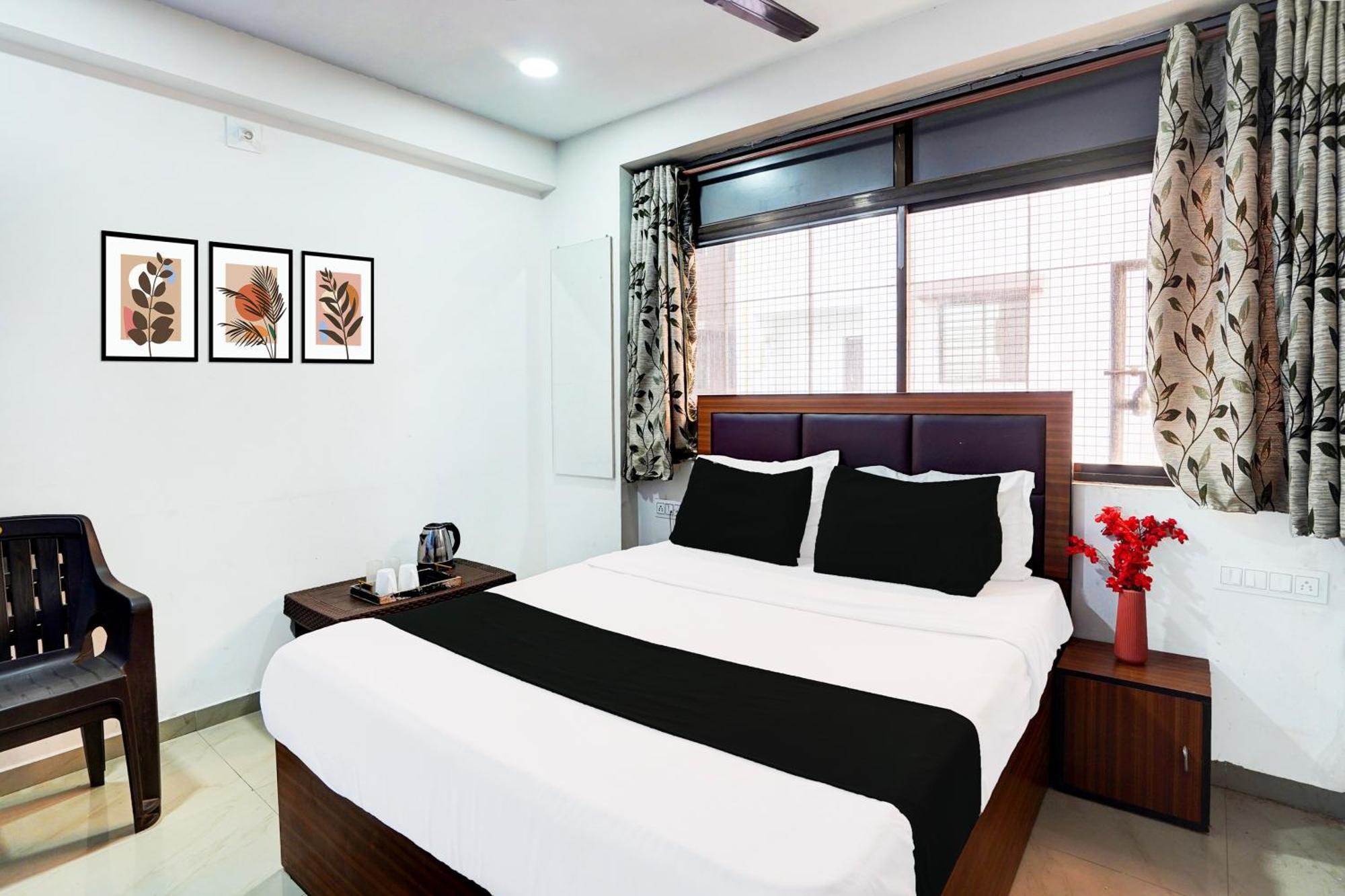 Super Hotel O Geeta Mandir Formerly Hotel Green Park อาเมดาบัด ภายนอก รูปภาพ