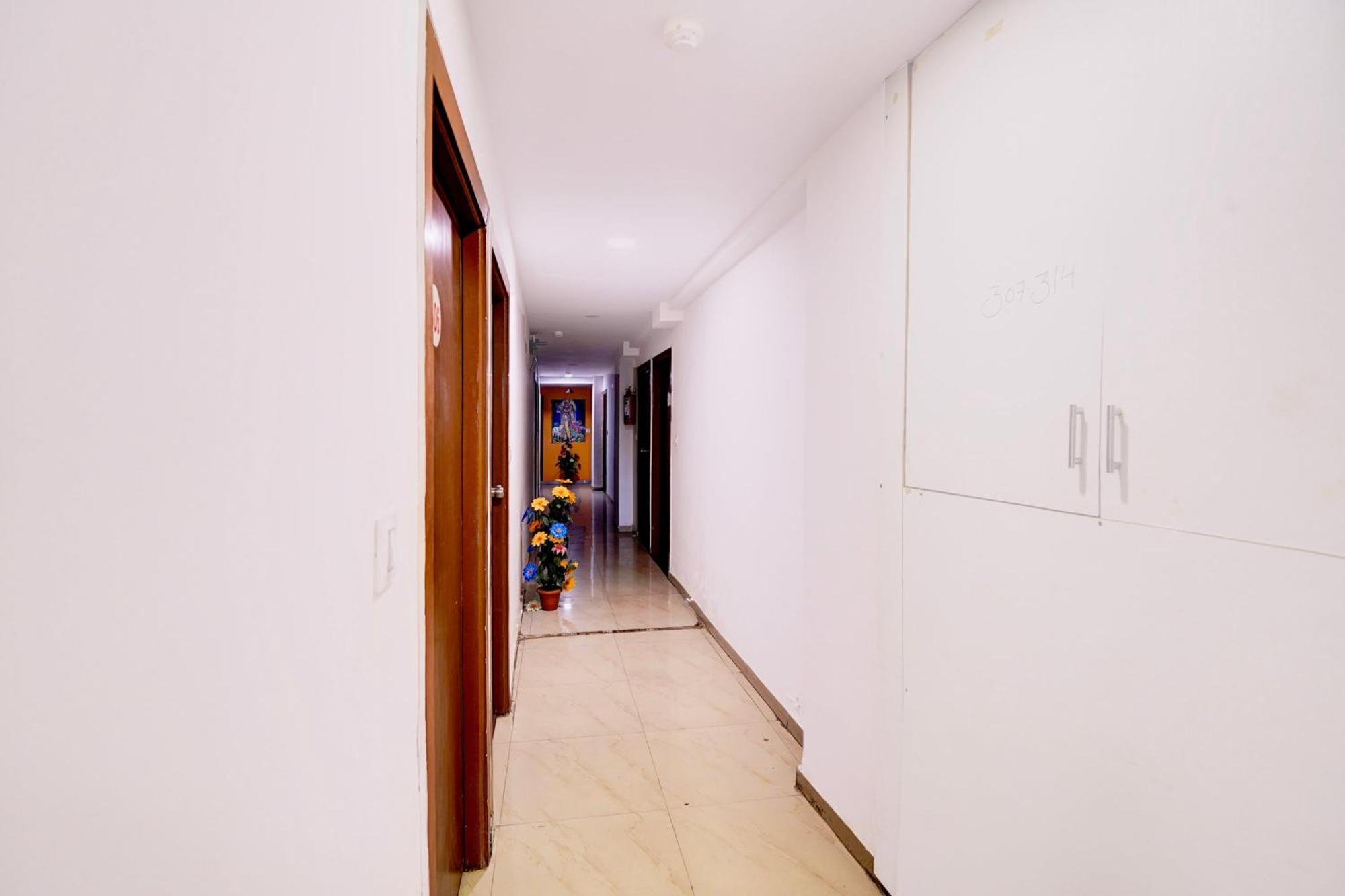 Super Hotel O Geeta Mandir Formerly Hotel Green Park อาเมดาบัด ภายนอก รูปภาพ