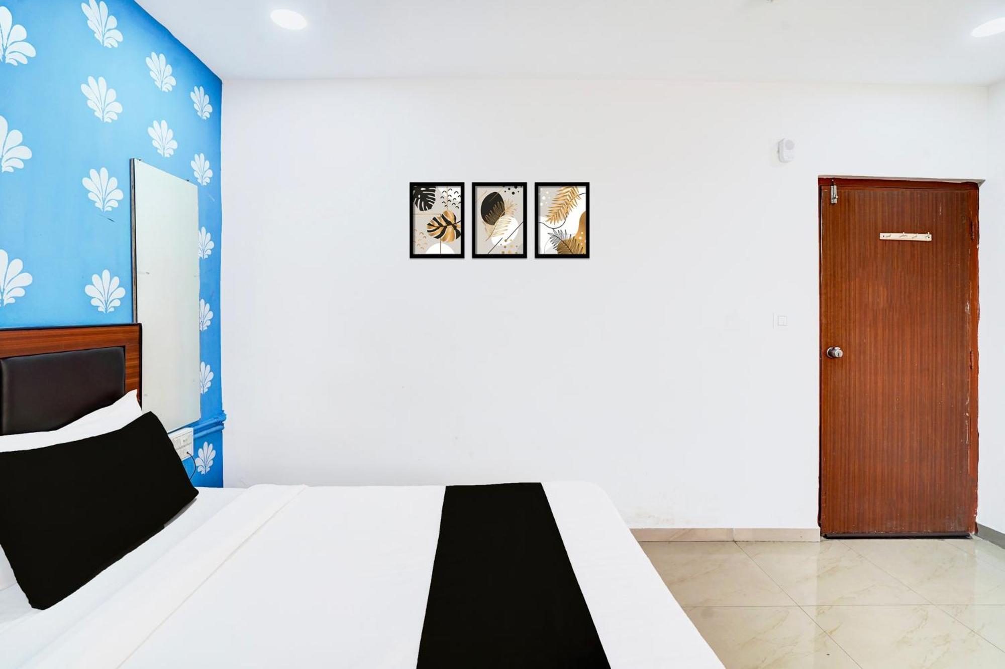 Super Hotel O Geeta Mandir Formerly Hotel Green Park อาเมดาบัด ภายนอก รูปภาพ